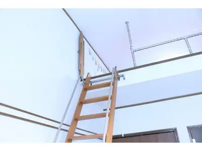 a ladder on top of a building at Maison Cresta Urayasu - Vacation STAY 11150 in Urayasu