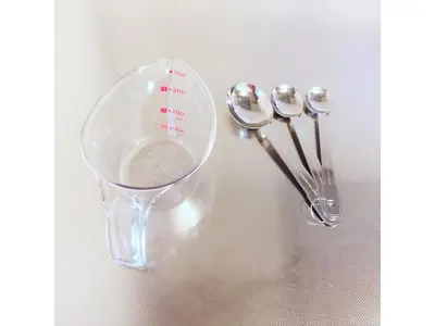 a clear measuring cup next to two measuring spoons at Central Field - Vacation STAY 29627v in Tokyo