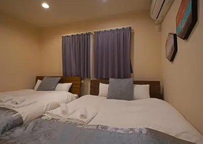 two beds sitting next to each other in a bedroom at \u6d45\u8349\u30b6 \u30a2\u30d1\u30fc\u30c8\u30e1\u30f3\u30c8 Asakusa The Apartment in Tokyo