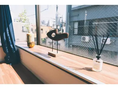 a window sill with a heart statue on it at Tora Hotel Skytree - Vacation STAY 51803v in Tokyo