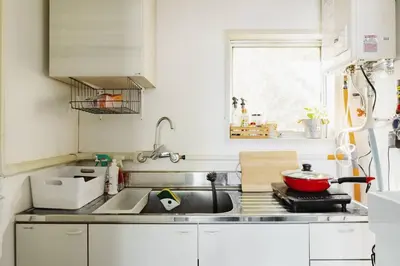 a kitchen with a sink and a counter top at \u3055\u304f\u3089\u30a4\u30f3\u99c5\u524d\u7652\u3084\u3057\u7a7a\u9593 in Tokyo