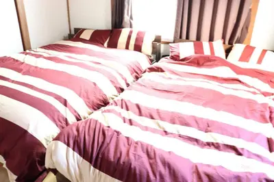 two beds sitting next to each other in a bedroom at \u30ea\u30c6\u30c3\u30af\u30b9\u6d66\u5b89 in Tokyo