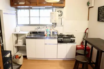 a small kitchen with a stove and a sink at \u30ea\u30c6\u30c3\u30af\u30b9\u6d66\u5b89 in Tokyo