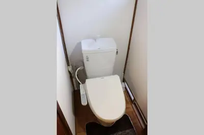 a small bathroom with a toilet in a room at \u30ea\u30c6\u30c3\u30af\u30b9\u6d66\u5b89 in Tokyo