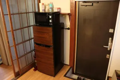 a microwave sitting on top of a refrigerator at \u30ea\u30c6\u30c3\u30af\u30b9\u6d66\u5b89 in Tokyo