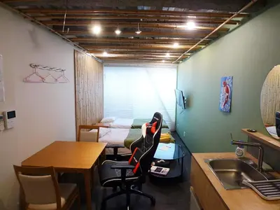 a small room with a sink and a bedroom at \u8461\u8404\u306e\u9577\u5c4b in Tokyo