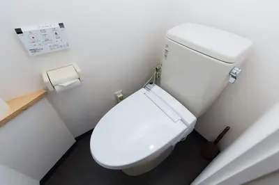 a bathroom with a white toilet in a room at \u8461\u8404\u306e\u9577\u5c4b in Tokyo