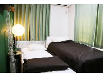 a bedroom with two beds and a lamp and curtains at OHANA TOKYO HOUSE - Vacation STAY 71660v in Tokyo