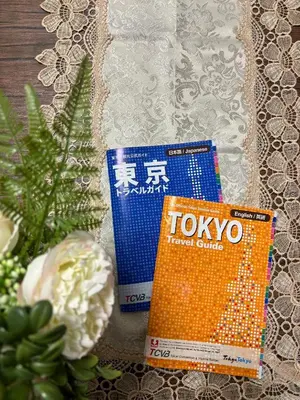 a table with two packets of toothpaste and a flower at \u56db\u30c4\u6728\u99c5\u5f92\u6b692\u5206\u30ea\u30ce\u30d9\u30fc\u30b7\u30e7\u30f3\u6e08\u307f\u5bb6\u5177\u5bb6\u96fb\u7121\u6599WiFi\u5b8c\u5099\u30b9\u30ab\u30a4\u30c4\u30ea\u30fc\u96fb\u8eca5\u5206 in Tokyo