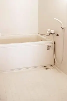 a bathroom with a bath tub in a room at ③2station to Shinjuku. 3 double beds. Specious 45㎡ in Tokyo