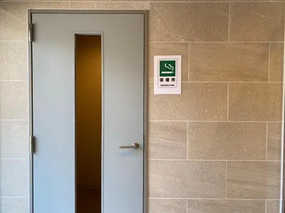 a door with a sign on the side of a wall at LANG HOTEL Kameido#Near Akihabara#\u30c1\u30a7\u30c3\u30af\u30a2\u30a6\u30c8\u306e\u307f\u6e05\u6383\u3042\u308a in Tokyo