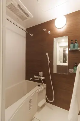 a bathroom with a bathtub and a sink at LANG HOTEL Kameido#Near Akihabara#\u30c1\u30a7\u30c3\u30af\u30a2\u30a6\u30c8\u306e\u307f\u6e05\u6383\u3042\u308a in Tokyo