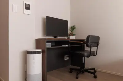a computer desk with a chair and a computer monitor at LANG HOTEL Kameido-2#Near Akihabara#\u30c1\u30a7\u30c3\u30af\u30a2\u30a6\u30c8\u306e\u307f\u6e05\u6383\u3042\u308a in Tokyo