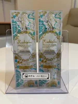 a glass display case with two awards on it at HotelHarmony\u65e5\u66ae\u91cc\u30db\u30c6\u30eb\u30cf\u30fc\u30e2\u30cb\u30fc in Tokyo