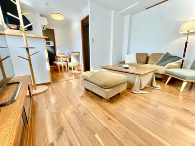 a living room with a couch and a table at \u4e0a\u843d\u5408\u30cf\u30a6\u30b9 KAMIOCHIAI HOUSE in Tokyo