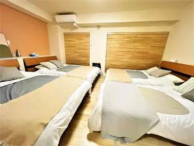a group of beds in a room withermott at \u6c5f\u6238\u5ddd\u6a4b\u30ec\u30b8\u30c7\u30f3\u30b9 EDOGAWABASHI RESIDENCE in Tokyo