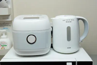 two appliances sitting on top of a counter at \u5510\u6ca2\u30db\u30c6\u30eb Karasawa-Hotel in Tokyo