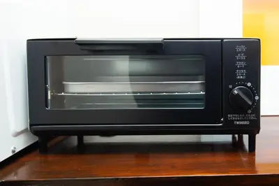 a black microwave oven sitting on top of a table at \u5510\u6ca2\u30db\u30c6\u30eb Karasawa-Hotel in Tokyo