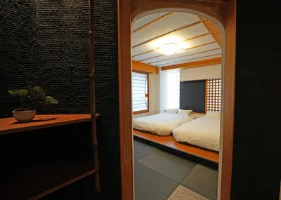 a bedroom with a bed and a room with a mirror at \u9f8d\u99ac\u30b6\u30bf\u30ef\u30fc RYUMA The TOWER \u4e00\u68df\u8cb8\u5207\u306e\u5bbf in Tokyo
