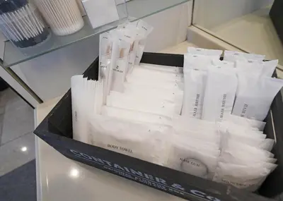 a box filled with white paper towels on a counter at \u9f8d\u99ac\u30b6\u30bf\u30ef\u30fc RYUMA The TOWER \u4e00\u68df\u8cb8\u5207\u306e\u5bbf in Tokyo