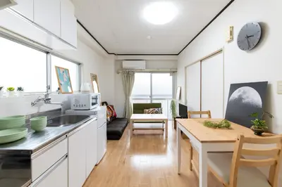 a kitchen and dining room with a table and a counter at LUANAHOTEL IN WASEDA in Tokyo