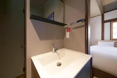 a white sink in a room with a bed at \u3077\u3075\u304b\u5c0f\u6885 in Tokyo