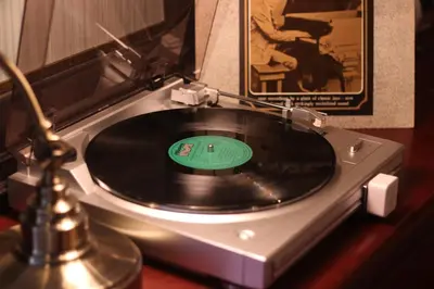 a record player with a cd on top of it at Hotel OLDSWING Adult Only in Tokyo