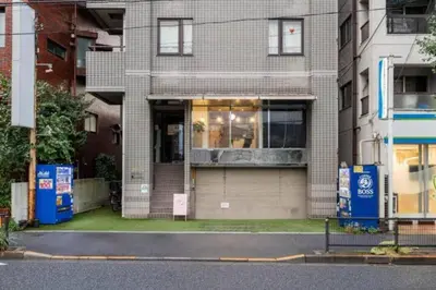 a building with a window on the side of it at \u30b0\u30e9\u30f3\u30c7\u30a3\u30aa\u30fc\u30bd\u4e2d\u91ce\u5bcc\u58eb\u898b\u753a in Tokyo