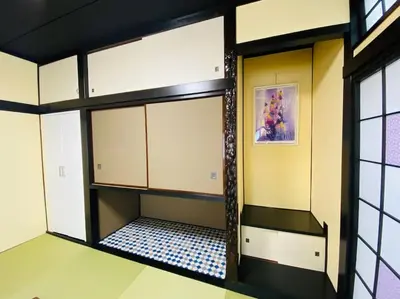 a room with a large mirror in a room at 2025\u5e74\u30b0\u30c3\u30c9\u30ec\u30d3\u30e5\u30fc\u8cde\u53d7\u8cde \u5e83\u3005\u4e00\u8ed2\u5bb6 \u6700\u59279\u540d \u7a7a\u6e2f\u76f4\u901a \u5c71\u624b\u7dda\u3059\u305080m2\u5ead\u4ed8\u304d\u5927\u798f\u30cf\u30a6\u30b9 in Tokyo
