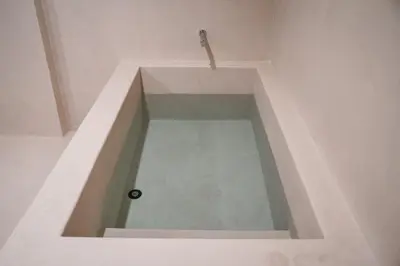 a small bath tub with a screw in the middle at SAUNALAND ASAKUSA in Tokyo