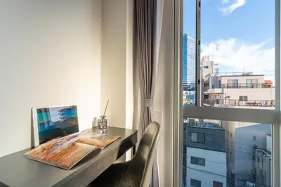 a desk in a room with a view of a city at ZAITO Tokyo Mukojima Hotel \u62bc\u4e0a\u99c5\u5f92\u6b69\u4e03\u5206\u30db\u30c6\u30eb in Tokyo