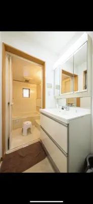 a bathroom with a sink and a toilet in it at \u7530\u7aef\u6c11\u6cca\u30fc\u7530\u7aef\u30cf\u30a6\u30b9 in Tokyo