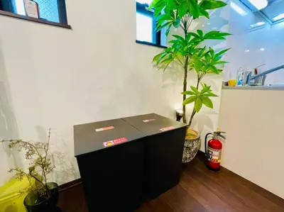 a room with a desk with plants in it at Sumida-ku - House - Vacation STAY 86950v in Tokyo