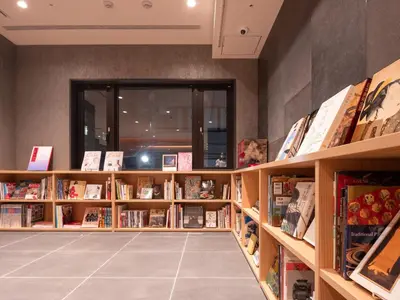a library with wooden shelves filled with books at MIMARU SUITES Tokyo Nihombashi in Tokyo