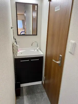 a bathroom with a sink and a mirror at ONE HOUSE SHINKOIWA - Vacation STAY 26055v in Tokyo