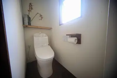 a white toilet in a bathroom with a window at \u3077\u3075\u304b\u4e80\u6238 in Tokyo