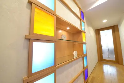 a hallway with stained glass windows and a door at NY Cottage\uff08\u30b3\u30c6\u30fc\u30b8\uff09 in Tokyo