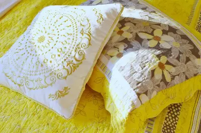 a white pillow with flowers on a yellow blanket at \u821e\u6d5c1\u8ed2\u5bb6\u8cb8\u5207\u30fc\u6700\u592710\u540d\u69d8\u4e00\u99d0\u8eca\u5834\u4ed8\u304dMaihama rent-a-house in Urayasu