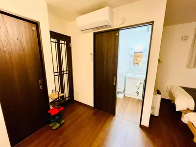 a room with a door open to a bedroom with a bed at \u30db\u30c6\u30eb\u30af\u30e9\u30c3\u30b7\u30fc\u30b9\u30ab\u30a4\u30c4\u30ea\u30fc\u6d45\u8349\u66f3\u821f in Tokyo