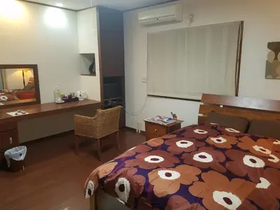 a bedroom with a bed and a desk and a desk at \u30ec\u30f3\u30bf\u30eb\u30eb\u30fc\u30e0\u76ee\u9ed2 in Tokyo