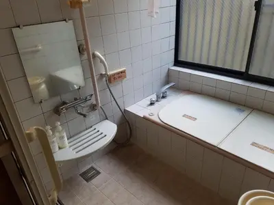 a bathroom with a toilet and a sink at \u30ec\u30f3\u30bf\u30eb\u30eb\u30fc\u30e0\u76ee\u9ed2 in Tokyo