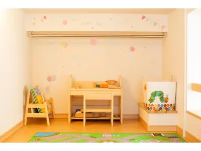a childs room with a table and a desk at Forest Villa Togoshi - Vacation STAY 44284v in Tokyo