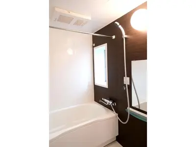 a bathroom with a bath tub and a sink at Forest Villa Togoshi - Vacation STAY 44284v in Tokyo
