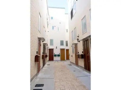 an empty alley in a building with a hallway at Forest Villa Togoshi - Vacation STAY 44284v in Tokyo