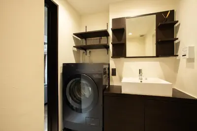 a washing machine in a kitchen with a sink at LUCKY house43 in Tokyo