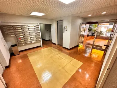 an empty room with a hallway with a large room with at LUCKY house43 in Tokyo