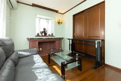 a living room with a couch and a fireplace at \u54c1\u5ddd\u30a6\u30a3\u30b9\u30c6\u30ea\u30a2\u30ec\u30b8\u30c7\u30f3\u30b9 - Shinagawa Wisteria Residence in Tokyo