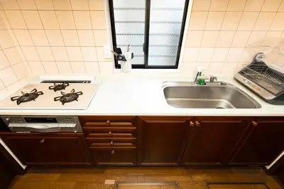 a kitchen with a sink and a stove at \u54c1\u5ddd\u30a6\u30a3\u30b9\u30c6\u30ea\u30a2\u30ec\u30b8\u30c7\u30f3\u30b9 - Shinagawa Wisteria Residence in Tokyo