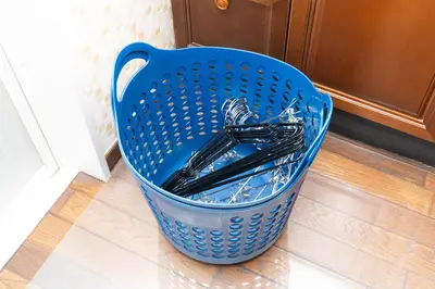 a blue basket filled with utensils sitting on a floor at \u54c1\u5ddd\u30a6\u30a3\u30b9\u30c6\u30ea\u30a2\u30ec\u30b8\u30c7\u30f3\u30b9 - Shinagawa Wisteria Residence in Tokyo