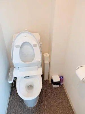 a bathroom with a toilet with the seat up at \u7121\u6599wi-fi JING HOUSE \u79cb\u8449\u539f \u96fb\u52d5\u81ea\u8ee2\u8eca\u30ec\u30f3\u30bf\u30eb in Tokyo